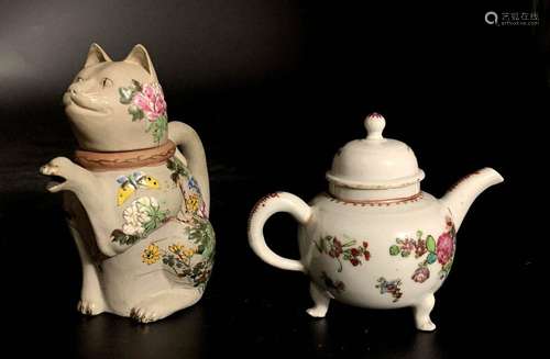 CHINA Lot including a tripod porcelain teapot with…