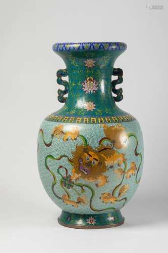 CHINA Important VASE in cloisonné enamels on gilde…