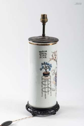 CHINA Porcelain roll vase with polychrome decorati…