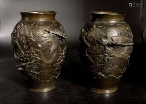 JAPAN Pair of bronze VASES with brown patina and l…