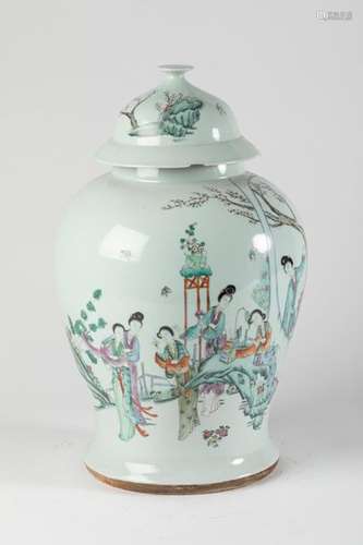 CHINA Porcelain covered pot with elegant garden de…