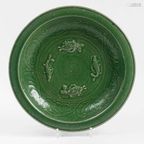 CHINA Circular porcelain dish with a celadon cover…