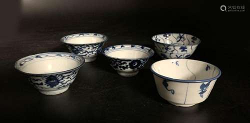 CHINA and VIETNAM Five porcelain bowls with blue w…