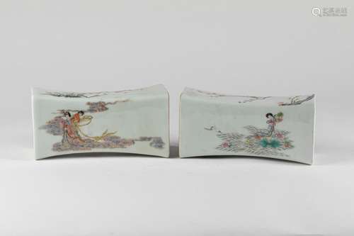 CHINA Pair of elegant polychrome decorated porcela…