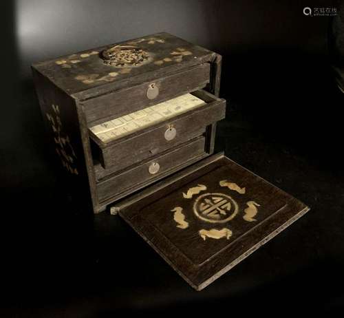 CHINA MAHJONG, wooden box inlaid with mother of pe…