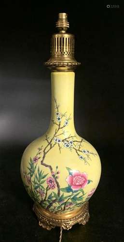 CHINA Porcelain bottle vase with polychrome decora…