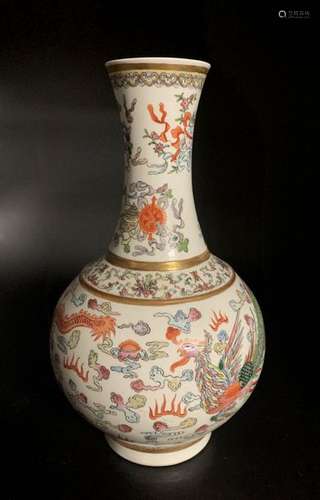 CHINA Porcelain baluster vase with polychrome dcor…