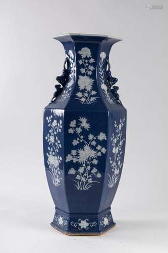 CHINA Porcelain vase with hexagonal section decora…