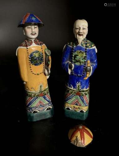 CHINA Pair of porcelain SUBJECTS with polychrome d…