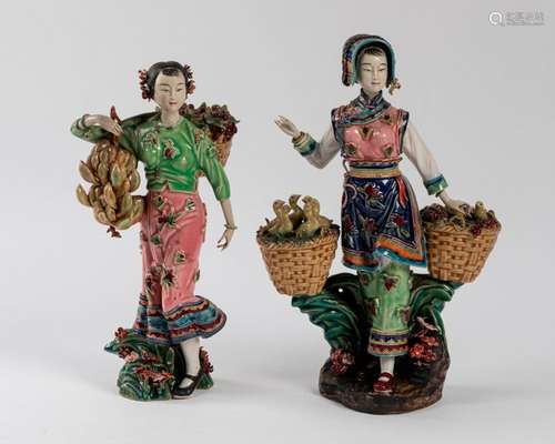 CHINA Pair of porcelain SUBJECTS with polychrome d…