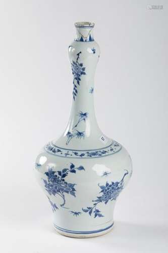 CHINA Porcelain bottle vase with blue white decora…