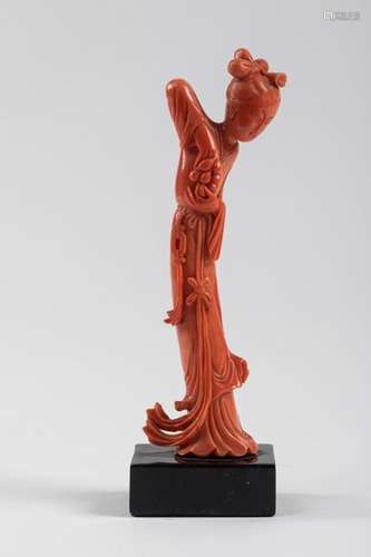 CHINA Elegant holding a cluster, carved coral bran…