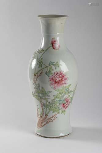 CHINA Porcelain baluster vase with polychrome deco…