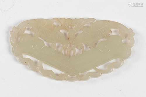 CHINA Small PLATE in white jade carved and openwor…