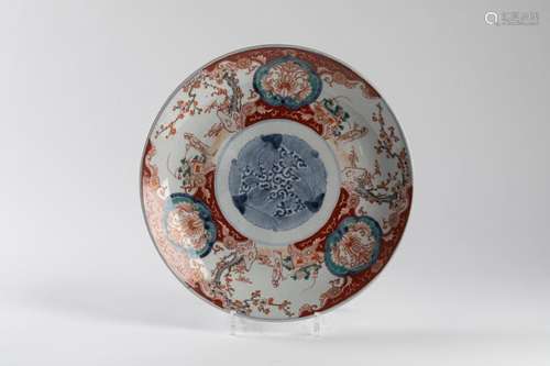 JAPAN Circular dish with Imari decoration. D. 32,5…