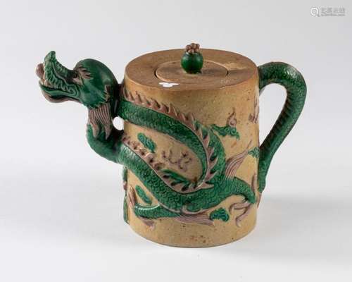 CHINA Teapot made of biscuit and Sancai enamels an…