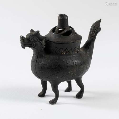 CHINA BURNER PARFUM quadripod zoomoprhe, patinated…