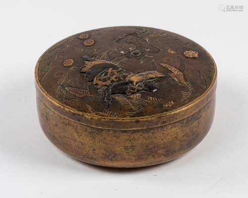 JAPAN Covered circular gilded copper box, the top …