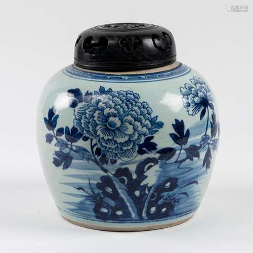 CHINA Porcelain GINGER JAR with blue white floral …