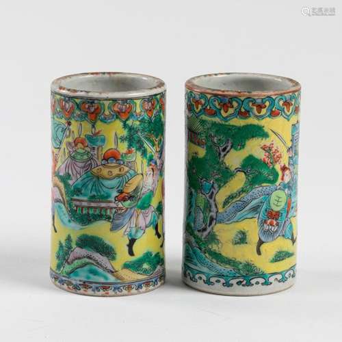 CHINA Pair of porcelain BITONG with dignitary deco…