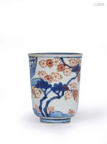 JAPON, Imari XVIIIe siècle. Tasse en porcelaine ém…