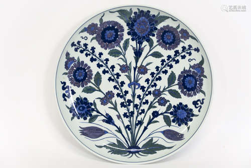 Chinese export dish in marked porcelain with an 