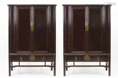 pair of antique Chinese Qing dynasty cabinets in lacquered wood - - CHINA - [...]