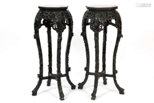 pair of antique Chinese pedestals in finely carved wood and with a marble top - - [...]
