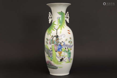 Chinese vase in marked porcelain with a polychrome decor with figures in a garden - [...]