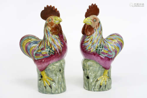 pair of 18th Cent. Chinese cocks in Famille Rose-porcelain - - Paar achttiende [...]
