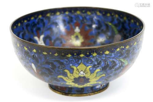 antique Chinese cloisonné bowl with flower decor - - Antieke Chinese bowl in [...]