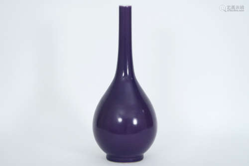 Chinese vase in marked porcelain with purplish glaze - - Chinese vaas in gemerkt [...]