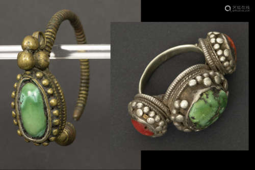 two old Tibetan jewels in silver : a ring in silver with turquoise and coral and an [...]