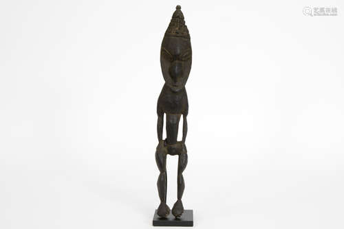 Papua New Guinean Middle Sepik ancestral figure with traces of wear and tear - - [...]