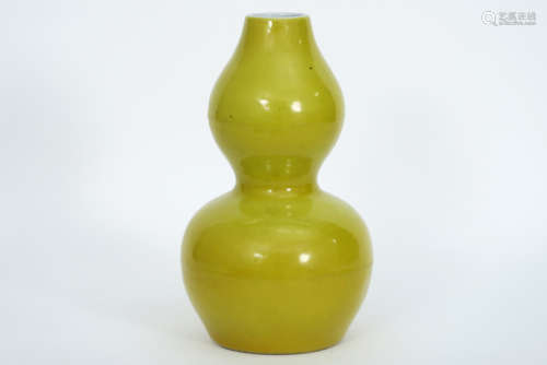 Chinese double gourded vase in marked porcelain with yellow glaze - - Chinese [...]