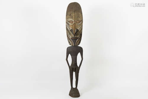 large Asmat male ancestral statue in wood with painted face with shell inlaid eyes - [...]