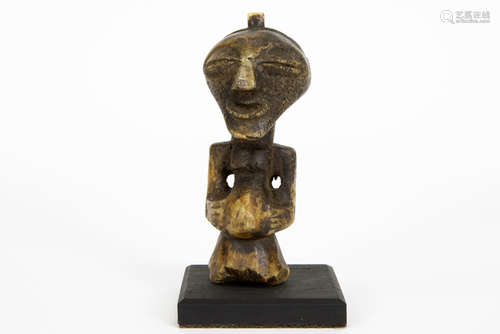 1st half of the 20th Cent. Congolese fetish sculpture in bone with a good patina due [...]