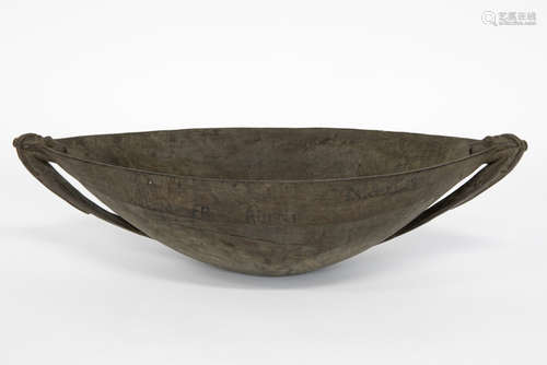 1950's Papua New Guinean sago bowl in wood with inscripted names of the donators (?) [...]