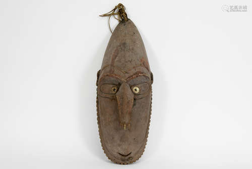 Papua New Guinean Lower Ramu River mask from the Madang province in wood with remains [...]