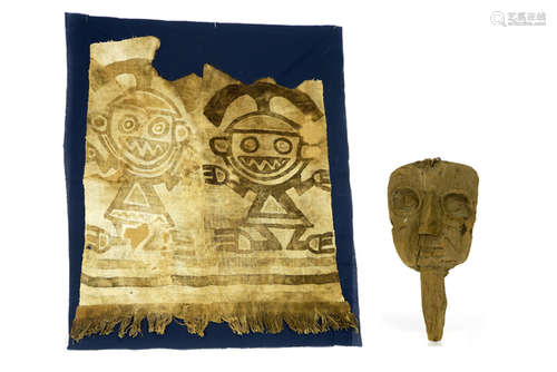 two Peruvian Chancay Culture items : a wooden funerary false mummie head mask of the [...]