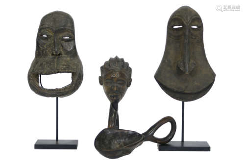 four small Congolese masks in wood - two with human face and two with the face of a [...]