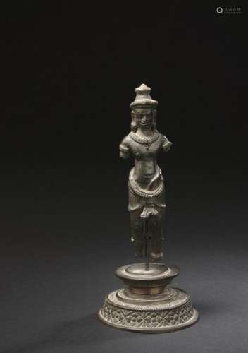 Divinité Bronze Cambodge, période Khmer H. 10,5 cm…