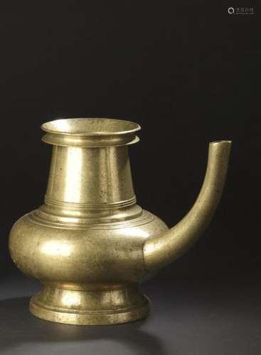 Lota Kindi Bronze Inde, Kerala, XIXe siècle H. 22,…