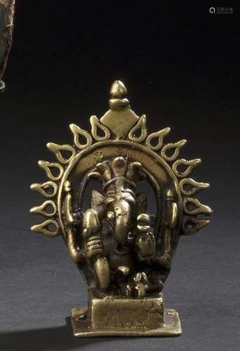 Petit Ganesh dans une mandorle Bronze / Fonte de l…