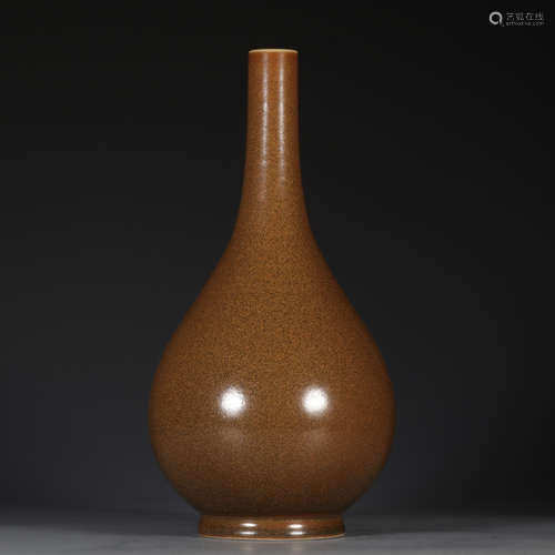 A Porcelain Tea-Dust Glazed Vase With Mark