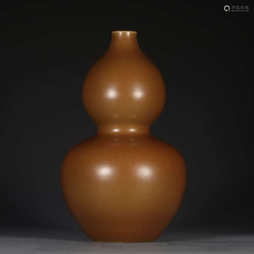 A Porcelain Tea-Dust Glazed Gourd Vase With Mark