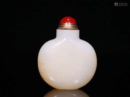 A Hetian Jade Snuff Bottle