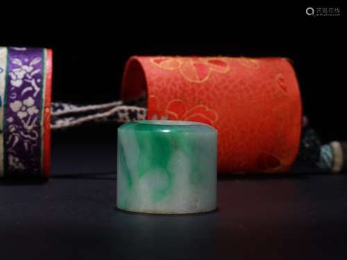 A Jadeite Thumb Ring