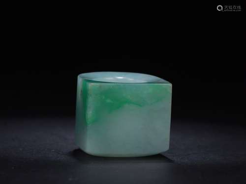 A Jadeite Thumb Ring