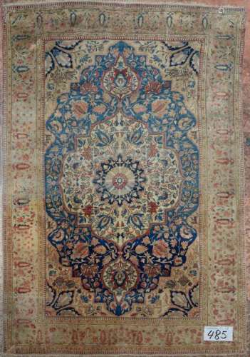 Carpette Keshan en laine et soie (?) à décor flora…